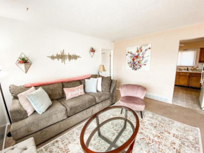 Pikes Peak Views Cozy Well Stocked Home Near Parks, Downtown